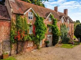 Historic 6-Bed Manor near Shifnal, Parking