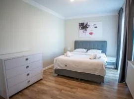 Barrique 33 - Breakfast delivered & Minibar - Mall Area