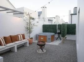 Sout Huijs Langebaan with hot tub