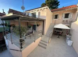 Apartments Ljubica - quiet location, free parking, terrace, 7 min from Rovenska Beach