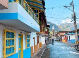 Casa colonial acogedora cerca al parque
