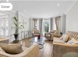 Luxury Spacious House Near Yonge St Mall Hwy