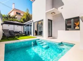 Heated Pool & Sauna Bliss - Luxury 4BR Villa