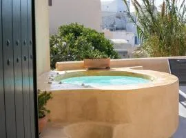 Casa Itaca luxury apartments with private jacuzzi and sea view in Finikia - Oia