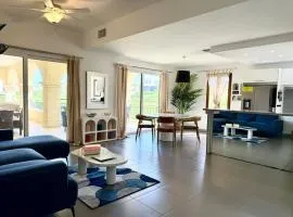 Modern 2-Bedroom with marina view in Porto Cupecoy