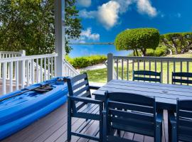 Blue Waters Stay - 2BR 2-5BA Coastal Villa, hotell i Duck Key
