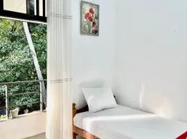 Tranquil Jungle Retreat - 24 min to Beach