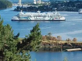 Ocean View Retreat-BnB, Near Ferry, Forested Area