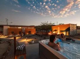 2BR Desert Cabin l Hot Tub l 4 Miles to National Park l 1 Mile to Town