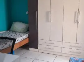 Otima casa perto de mercados pracinha farmacia e posto de gasolina