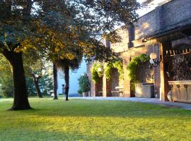 Dimora Storica La Corte Delle 4 Stagioni, hotel v destinaci Ozzano Monferrato