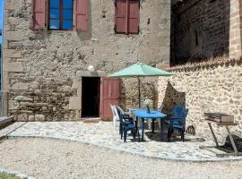 Gîte de charme 10 pers. à Saint-Vert - Nature préservée, 4 chambres, jardin clos - FR-1-582-307