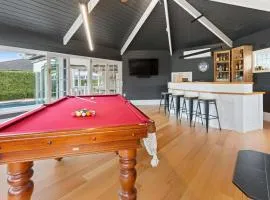 Kirinaran Manor Pool & Bar Room