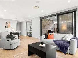 Extra Spacious Modern Retreat near Tallawong Metro