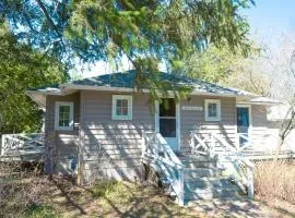 134 Entire 7BR Lakefront Cottage Beach, Kayaks