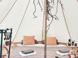 Bushcraft Glamping Møn with Stunning Sunrise View, ξενοδοχείο σε Askeby