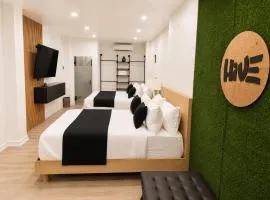 The Hive Boutique Hotel Pool Suite 108