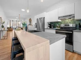 Newly Renovated - Grande-Allée - 3BR, 5 Beds