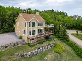 Panoramic View 2BR FP BBQ Terrace - Upper