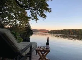 Charming lakefront cottage w incredible view! WoW