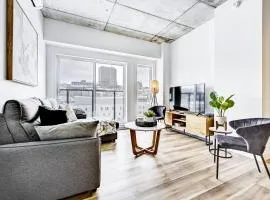 Penthouse ParkingRooftop poolGym750m Vieux-QC
