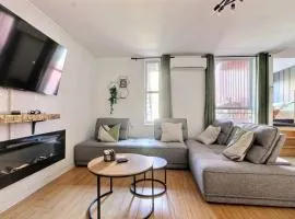 1CH KING Bed Fireplace Wi-Fi Kitchen