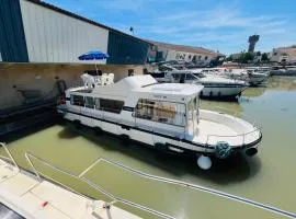 Bateau spacieux vue sur l'eau - 8 pers. - API-1-46-34