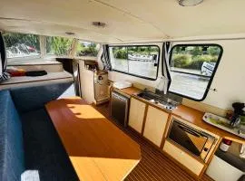Bateau unique à quai - 8 pers. - API-1-46-35