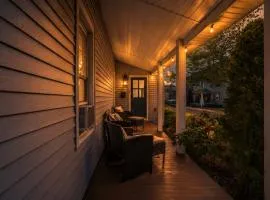 5 min walk to Asbury Park, 4 beach badges, firepit, grill, porch, cool AC
