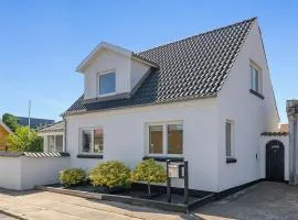Newly renovated house close to the ferry, downtown, and the beach