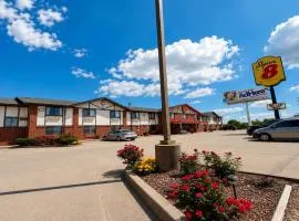 Super 8 by Wyndham Warrenton