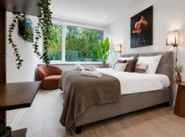 Private room for 2, shared kitchen, flexible bed, hotel u gradu Tilburg