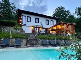 Vista Verde - Private house with 3 bedrooms & 3 bathrooms, hotelli kohteessa Oreshak