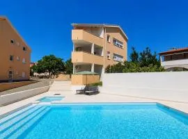 Pool Apartment Sol