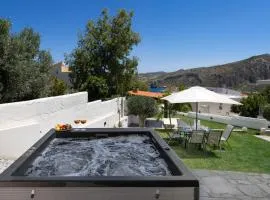 Elegant Coastal Retreat, Hot Tub and Sea Views By KB Hospitality