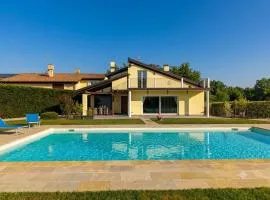 Exclusive Venice Pool Villa - Garden, BBQ & Privacy