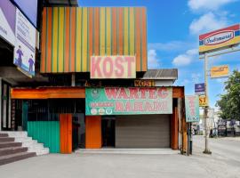 Hotel O near Summarecon Mall Serpong formerly Gemilang Guesthouse, ξενοδοχείο σε Klapadua