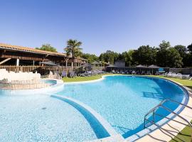 Camping Paradis La Grand'Métairie, hotel a Saint-Hilaire-la-Forêt