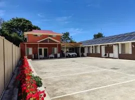 Colonial Lodge Motel