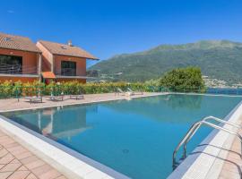 Brezza del Lario Monolocale con soppalco vista lago 19-20-26-27, Hotel in Dervio