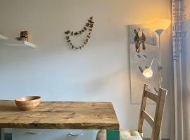 Bright and silent studio in Bardonecchia centre, hotel a Bardonecchia