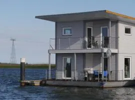 FLOATING HOUSES - "schwimmende Ferienhäuser" - Kröslin Haus 3