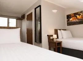 Coach House Accommodation - Room 6