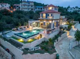 Villa Pax & Bonum - Luxury Seafront Villa with Infinity Pool