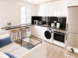 Gibraltar में, होटल Grand Central House - Classic One Bedroom - GibraltarStay Apartments