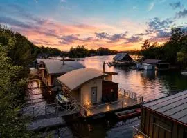 Sunset view Housboat with sundeck,AC&Heating