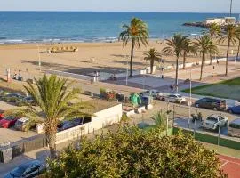 Beachfront Apartment with Sea Views & Pool - El Puig