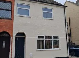 Central Sutton on Sea 4-Bed House Sleeps 8