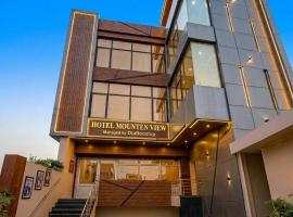 Hotel Mounten View Near PEC & PGI, hotel sa Chandīgarh