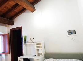 Casetta Tipica in Borgo, indipendente, ristrutturata, hotel i LʼAquila